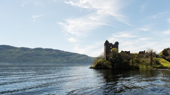 Urquhart castle set fra søsiden